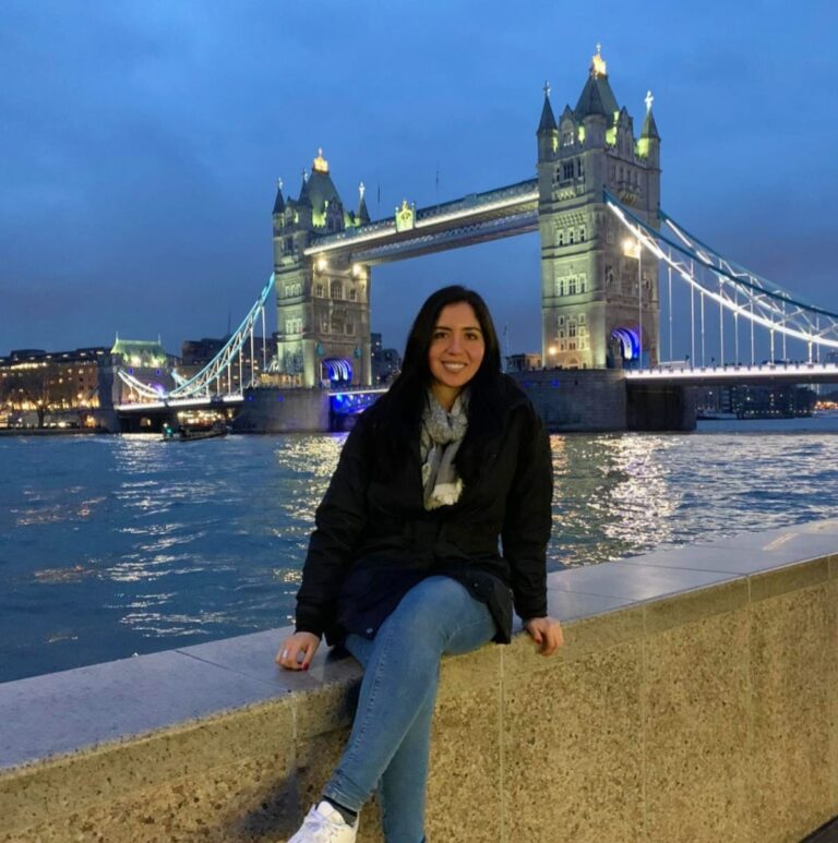Thalia visitando el puente de Londres